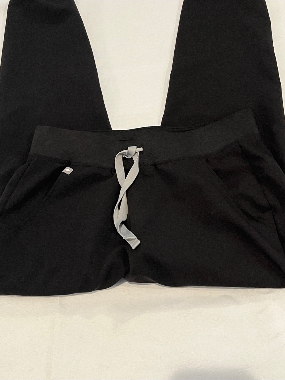 FIGS Black Scrub Jogger Pants with Light Gray Drawstring. Inside security pocket - Picture 10 of 11
